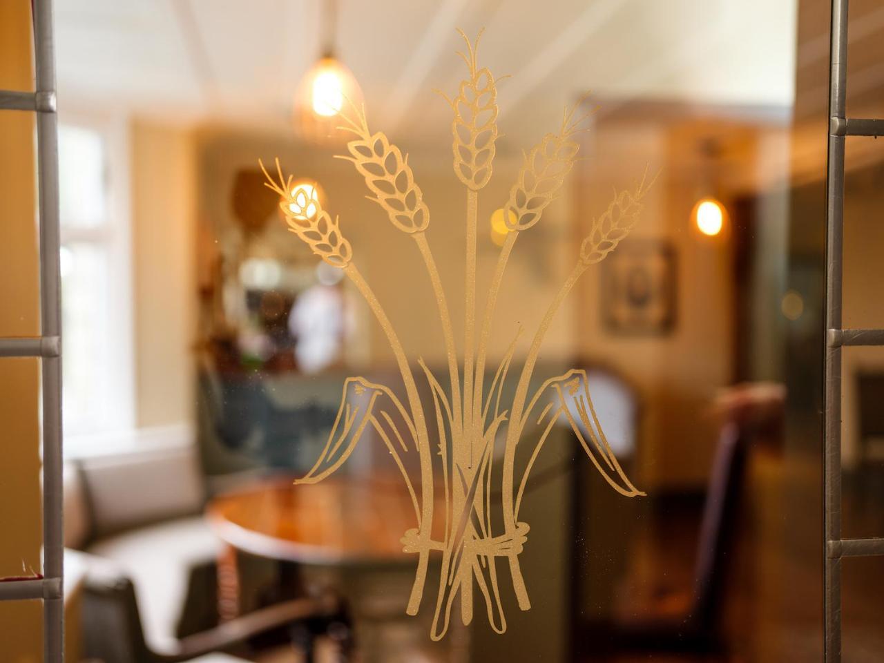 The Wheatsheaf At Beetham Otel Sandside  Dış mekan fotoğraf